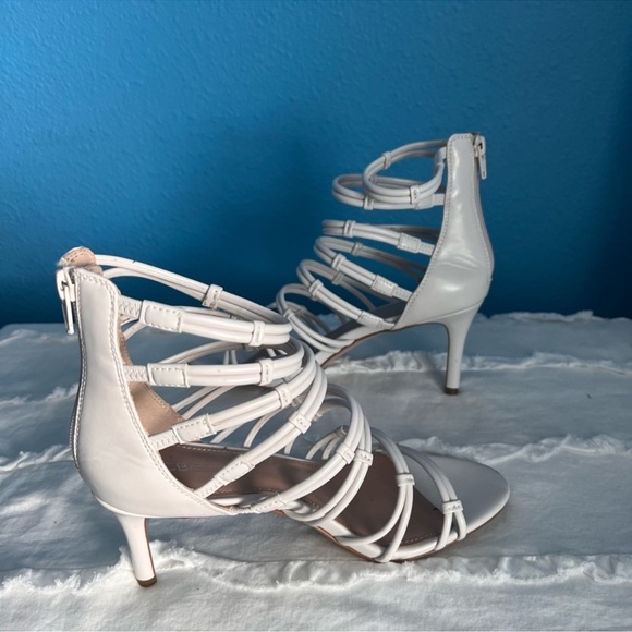 BCBG Heels Sandals 7.5 New Year’s Eve shoes white - Picture 4 of 7